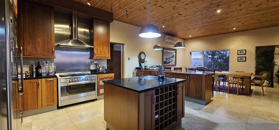 5 Bedroom Property for Sale in Middedorp Western Cape